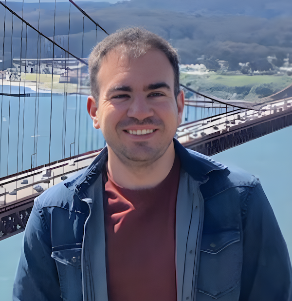 Fotografía de perfil: My name is Alejandro Acosta, and I'm the founder of Engineer Game. Having been in your shoes, I've played the job search game firsthand.
